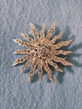 Y2K Clear Rhinestone Starburst Brooch Pin Siver Tone Collectible Celestial Theme